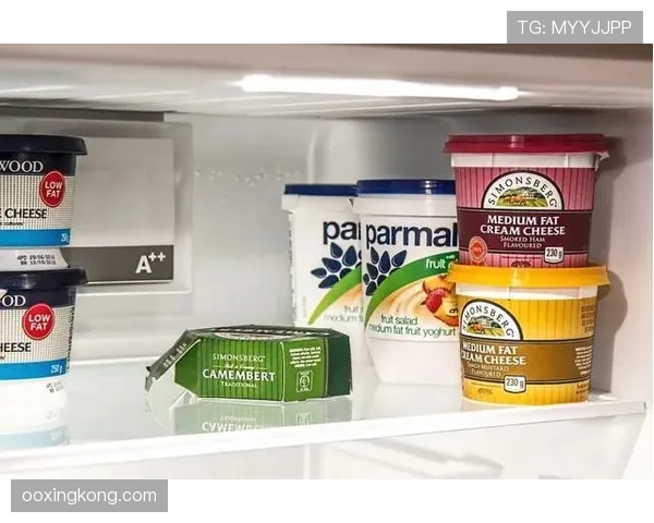 仲满家的冰箱里塞满了能量胶，保质期比他上一次约会还长