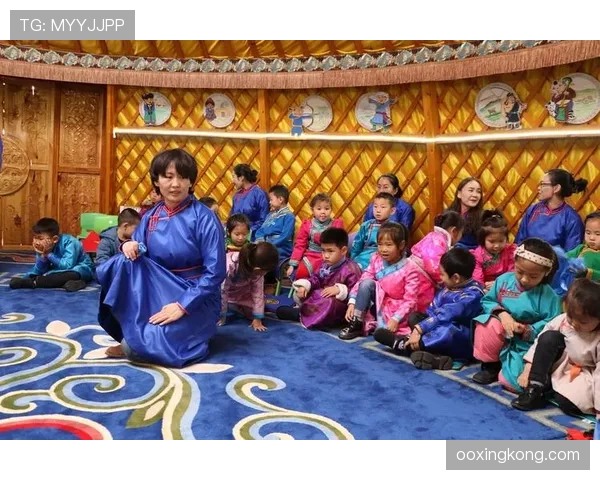 刷到郭昊文周末街拍——一身运动衫随便一穿，手上那块表跟他装扮完全不在一个世界